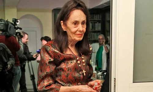adriana iliescu 89115131121 jpeg