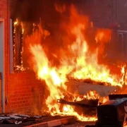 proteste violente in belfast foto captura video the sun png