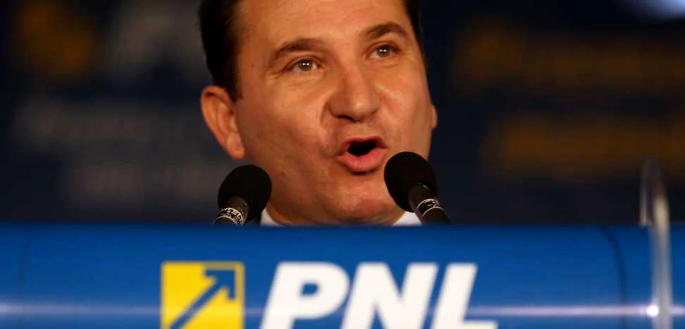 Primarul liberal Romeo Stavarache a reuşit să pună la punct o adevărată reţea de stors ilegal bani de la stat, dar şi de la oameni de afaceri care încheiau contracte cu Primăria Bacău. FOTO: Mediafax