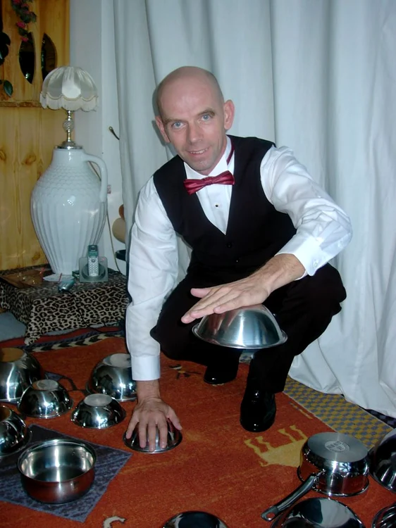 Miroslaw Magola, omul magnet (Photoland / Caters)