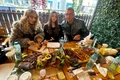 WDaniela Gyorfi și-a scos familia la mici la o terasă din Rahova