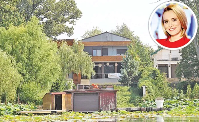 Celebra ştiristă îşi petrece weekendurile călduroase  cu familia, la Snagov, unde are o vilă superbă