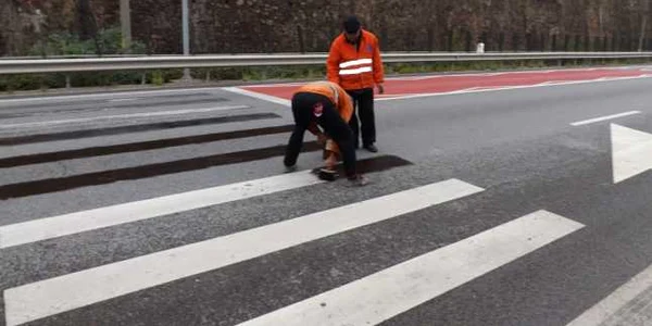trecere de pietoni stearsa la gura vaii FOTO Corina Macavei 