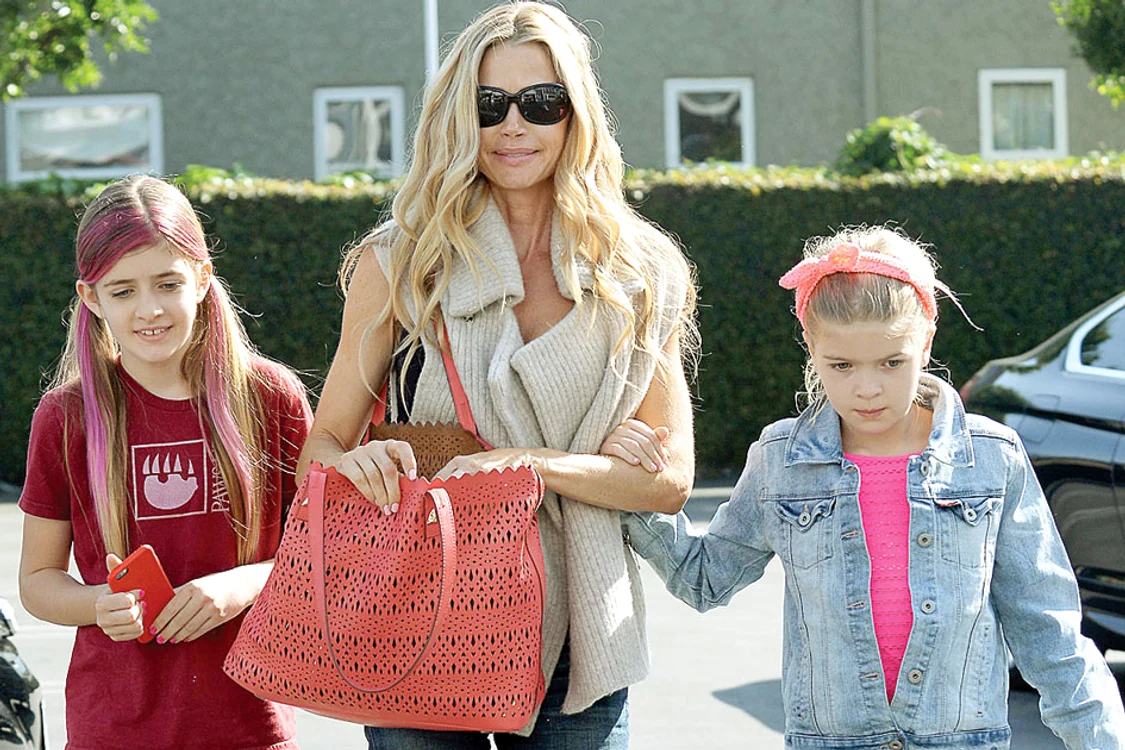 Denise Richards (44 de ani), cu Sam J. şi Lola Rose