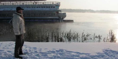 Din cauza diferenţei mari de temperatură evaporarea apei devine vizibilă