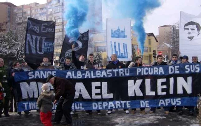 Zeci de tineri au participat la comemorarea lui Michael Klein. Foto Ada Ionescu