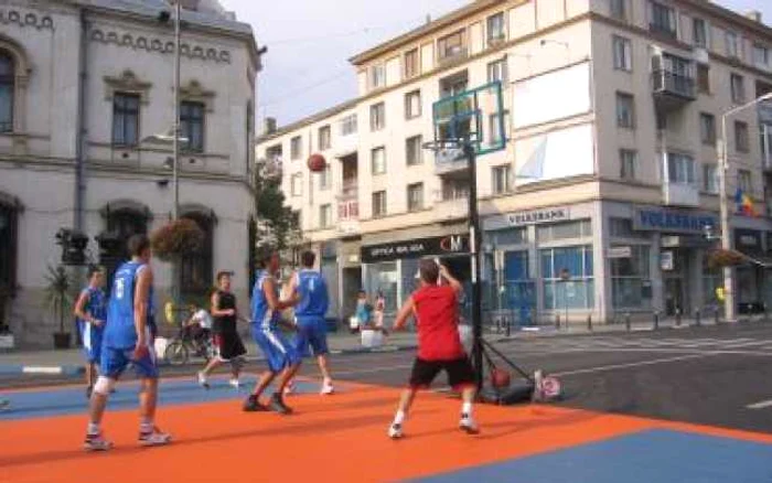 Craiova: Terenurile de streetball din Centru, inaugurate cu meciuri demonstrative