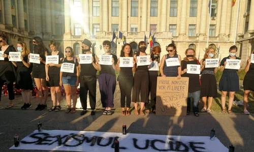 Poem de deschidere a cărții despre evaluarea vieții fetițelor și femeilor care trăiesc pe teritoriul României jpeg