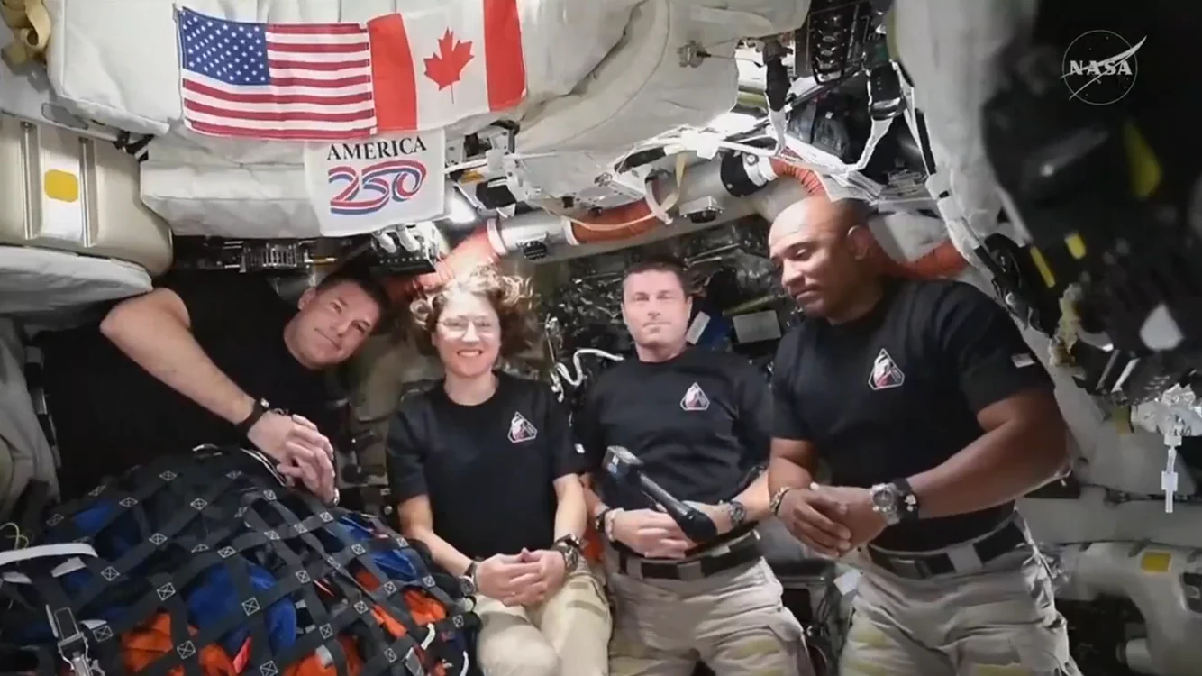 Donald Trump i-a felicitat pe astronauții Artemis II după survolul Luni. FOTO: captură video X