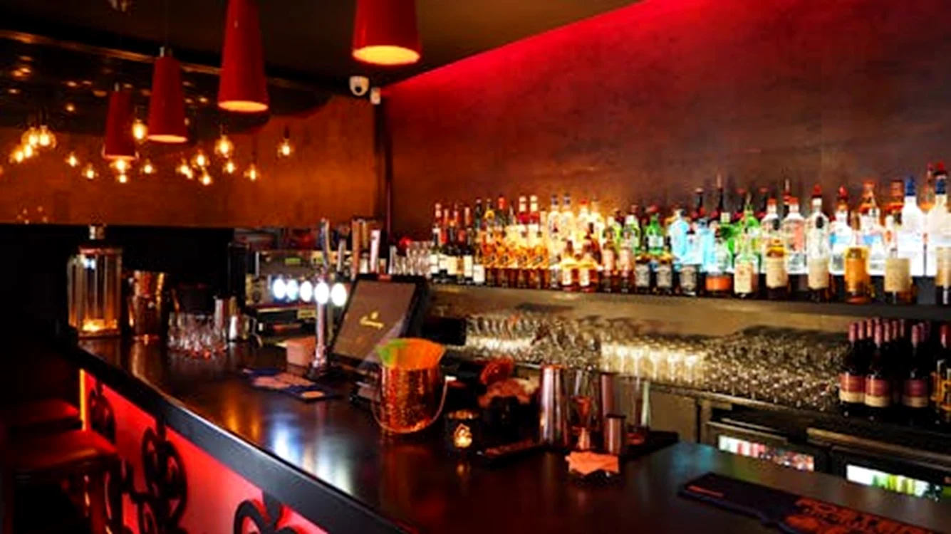 Cel mai lung bar din lume / Foto: Pexels