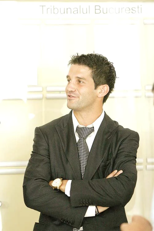 Cristi Chivu urmează să se decidă dacă va face muncă de birou în detrimentul fotbalului (Foto: mediafax)