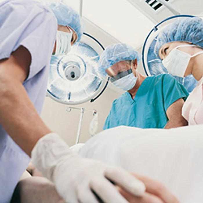 
    O tânără din județul Constanța a născut două fetițe lipite în zona pieptului  