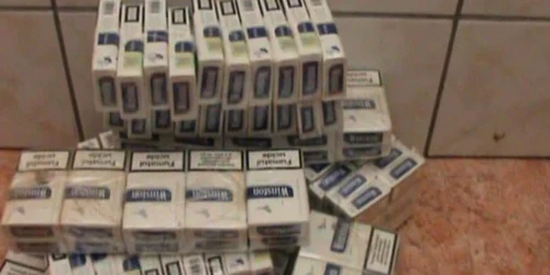 Tânărul avea 20 pachete cu ţigări netimbrate