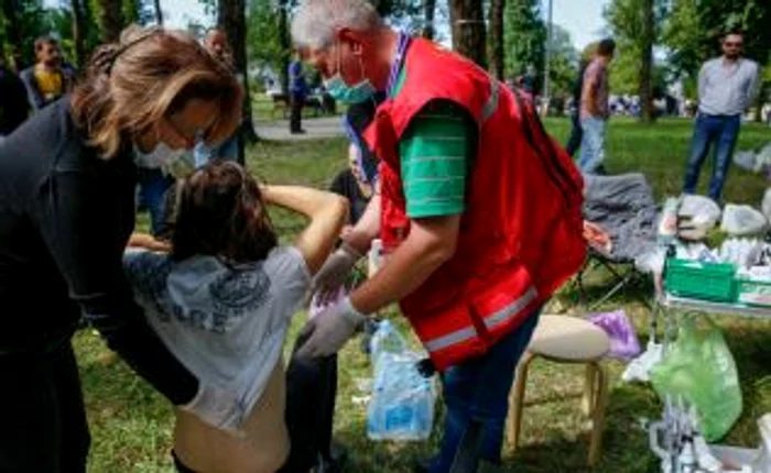 Protestatară bătută în timpul unei manifestaţii anti-putere din Belarus FOTO EPA-EFE