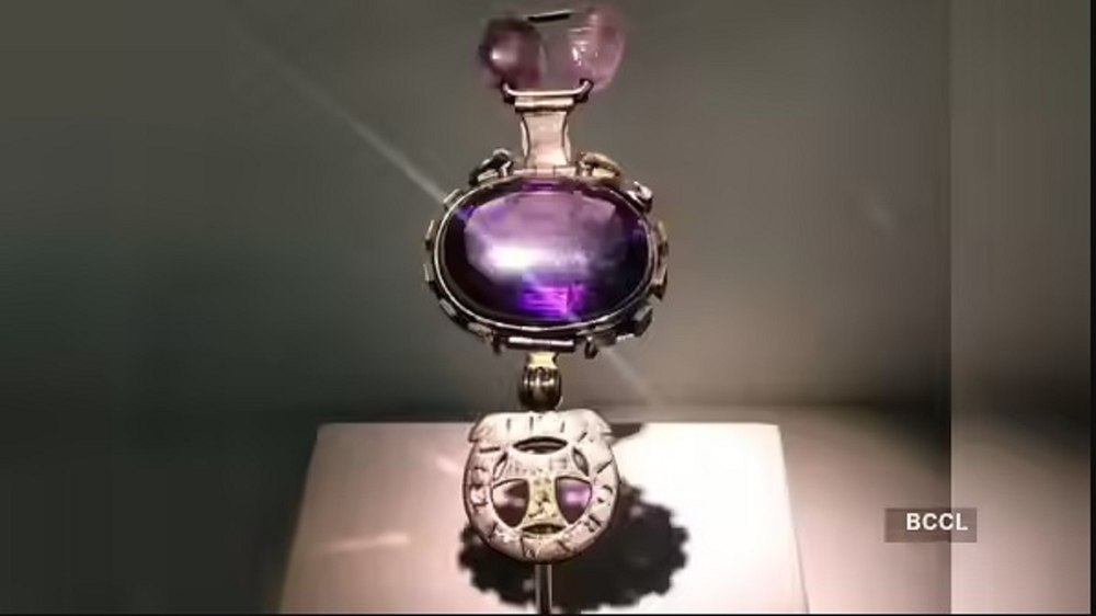 Misterele cutremurătoare ale bijuteriei ucigașe. Bizarul destin al ametistului Delhi care a băgat în sperieți până și oameni de știință