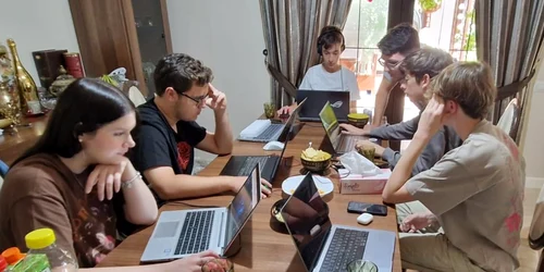 Elevii participanti la competia NASA FOTO Kilonova (1) jpeg