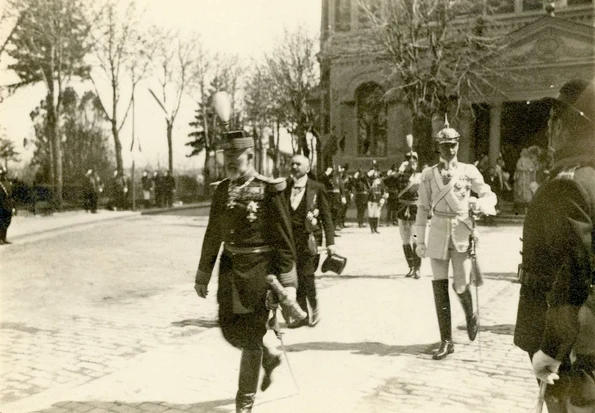 Regele Carol I și prințul Friedrich Wilhelm participând la ceremoniile din 7/20 aprilie 1909 (© Arhivele Naționale ale României, colecția Documente fotografice, F II 33 (3)