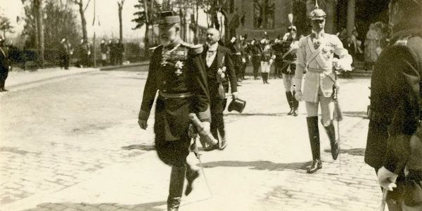 Regele Carol I și prințul Friedrich Wilhelm participând la ceremoniile din 7/20 aprilie 1909 (© Arhivele Naționale ale României, colecția Documente fotografice, F II 33 (3)