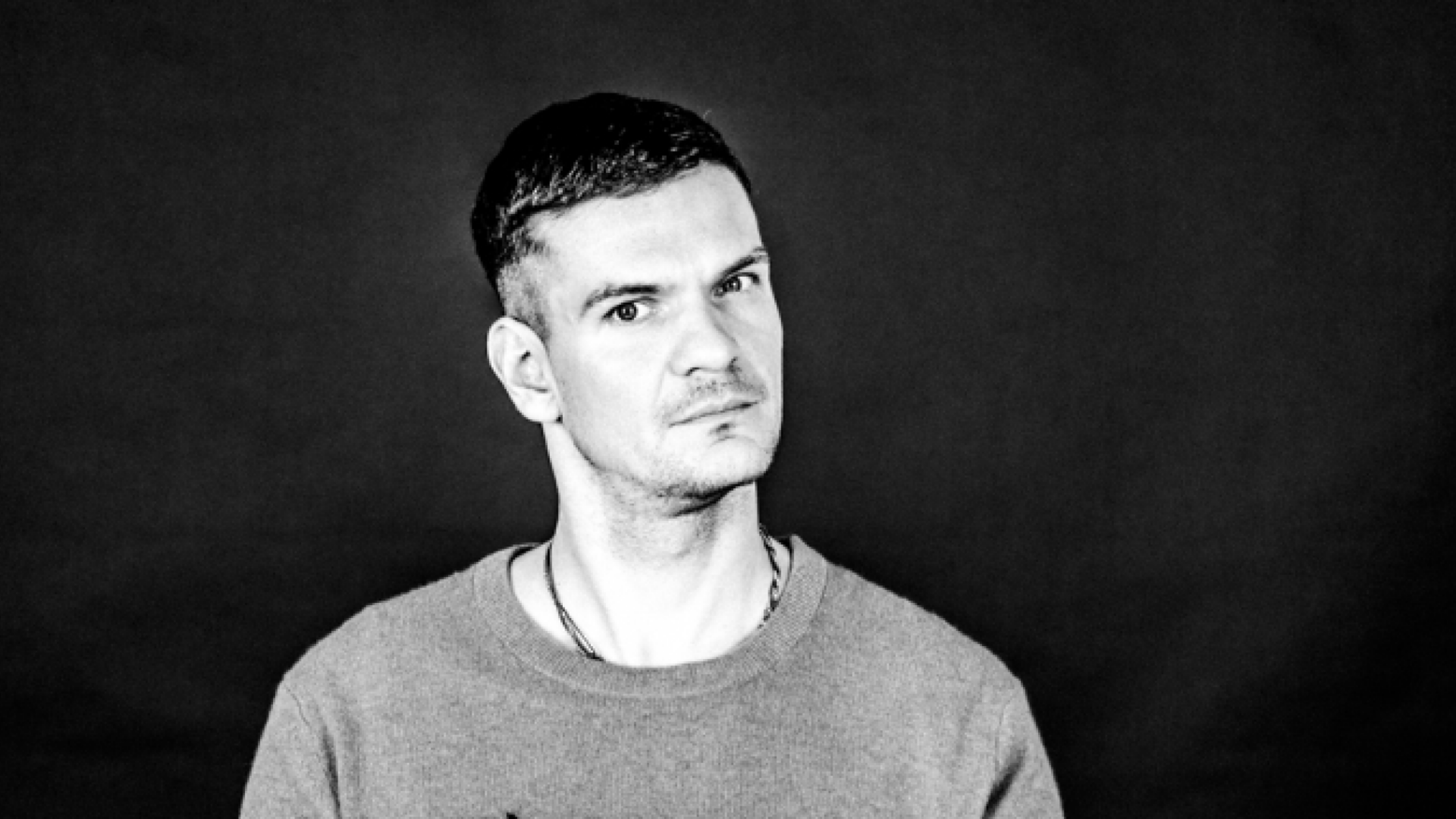 Un artist folosește ChatGPT și Gemini pentru a compara programele candidaților la București