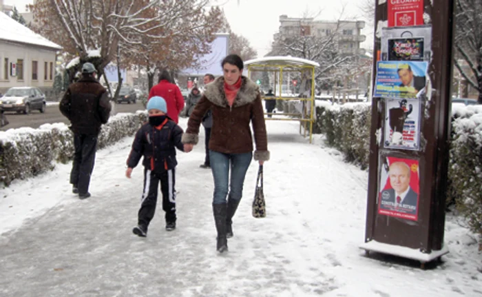 Străzile s-au transformat în patinoare