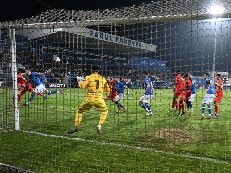 Victorie cu emoții a oaspeților, după ce au avut un gol anulat