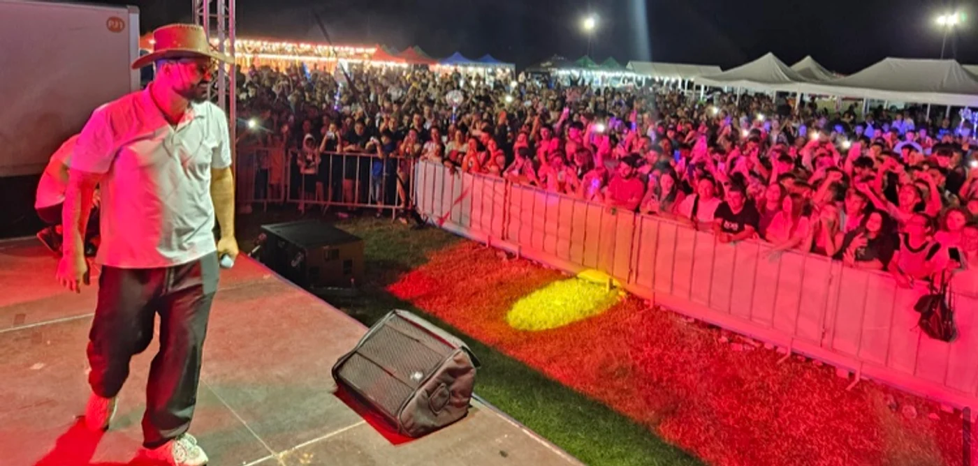 Jador, așteptat 30 de minute de fani foto: exclusivdb.ro