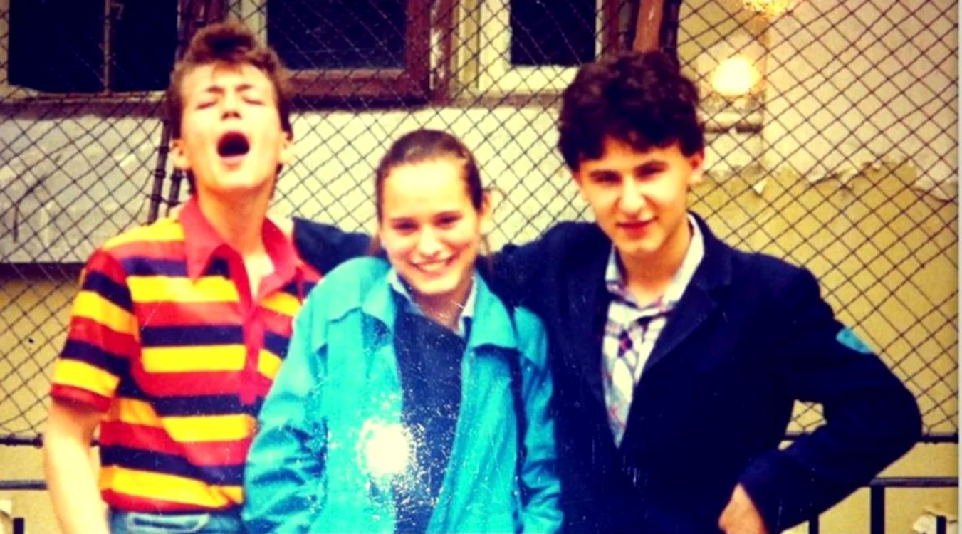 Andreea Esca, alături de colegii de liceu foto: Instagram 
