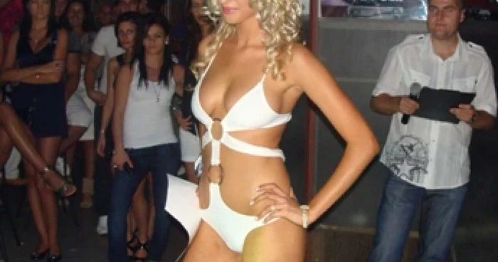 Fetele frumoase vor prezenta lenjerie intimă