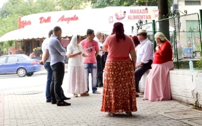 Romi la sediul IPJ Iaşi, în timpul unor audieri FOTO Ziarul de Iaşi