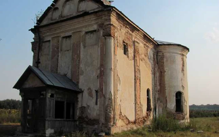 Biserica „Cuvioasa Paraschiva“ de la Ivăneşti a fost construită în secolul XIX FOTO: M.S.