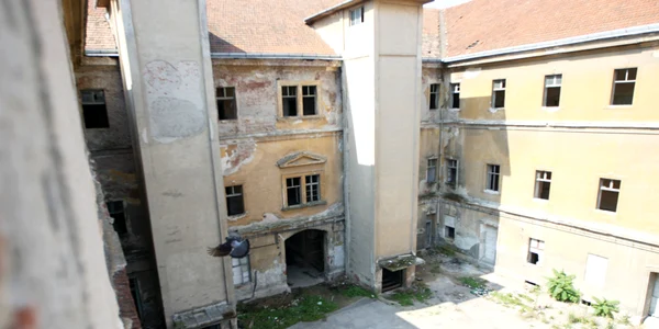 Cazarma „U“ arată jalnic în momentul de faţă