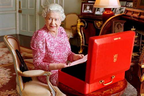 the queen reign3 z jpeg
