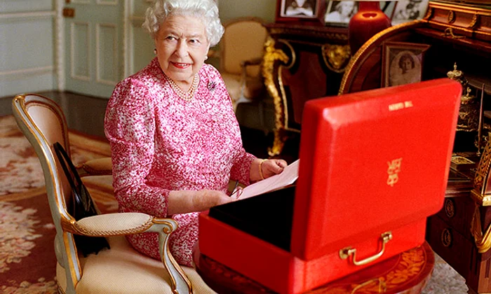 the queen reign3 z jpeg
