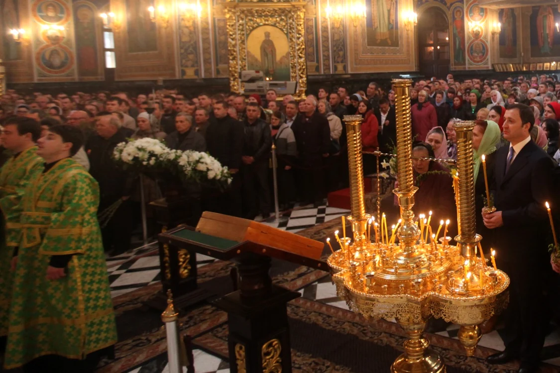 La slujbă au participat Preşedintele Nicolae Timofti şi premierul Vlad Filat