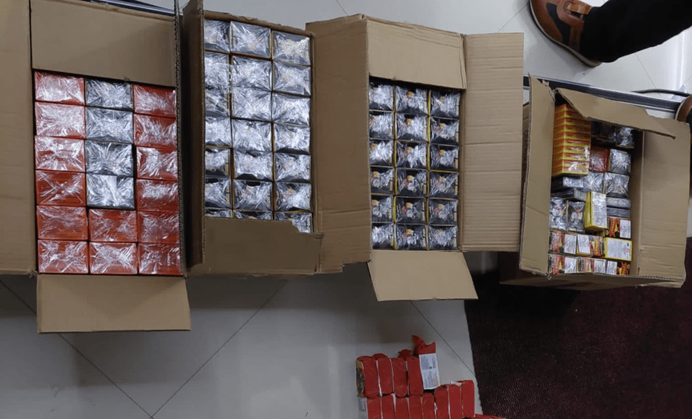 Cantitate uriașă de petarde confiscată de polițiști din locuința unui bărbat din Tecuci