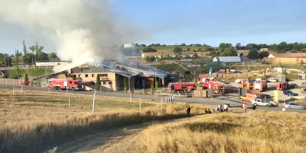 Incendiu la restaurantul Biniște și cai, de lângă intrarea în Salina Turda  Sursa ISU Cluj2 mp4 thumbnail png