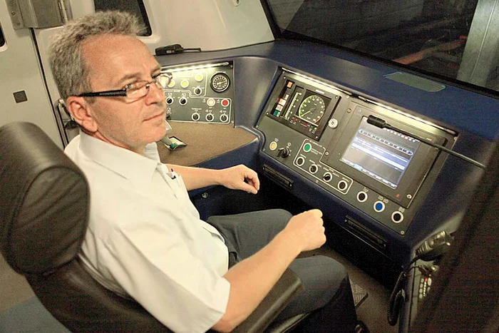 Mihai este încântat de  noul tren pe care îl va  conduce prin subteran