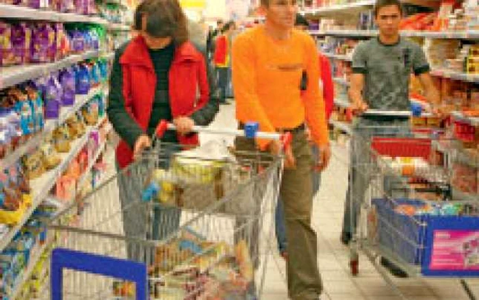 Comerţul cu alimente a scăzut cu aproape 5% în 2009 faţă de 2008