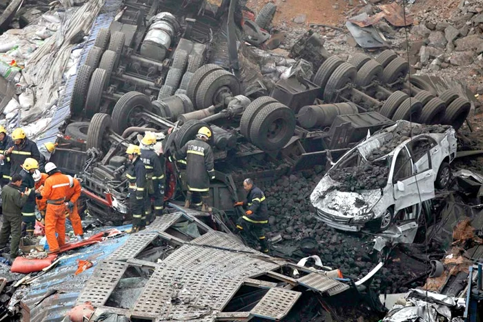 Explozia s-a produs la etajul 51 al unei clădiri de birouri (Fotografii:Reuters)