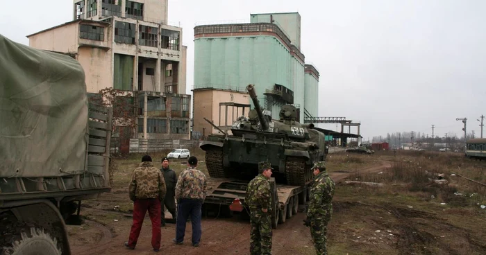 Militarii şi-au admirat pentru ultima dată vechile dotări