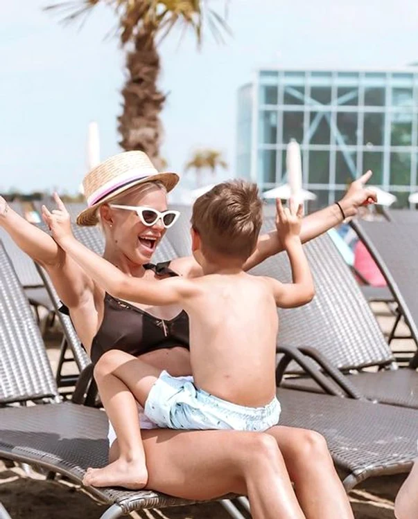 Jojo mai are și un băiețel, pe Achim. Vedeta nu le arată fețele copiilor săi în poze