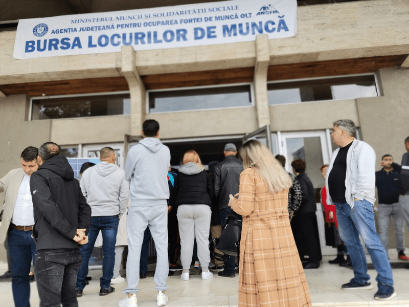 Șansele șomerilor  fără carte. Peste jumătate dintre cei fără loc de muncă, în Olt, au cel mult gimnaziul