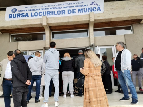 Bursa locurilor de muncă a fost organizată la Slatina FOTO: Alina Mitran