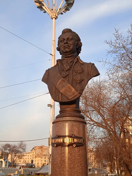 Bustul din Tiraspol al lui  Grigori Potemkin.
