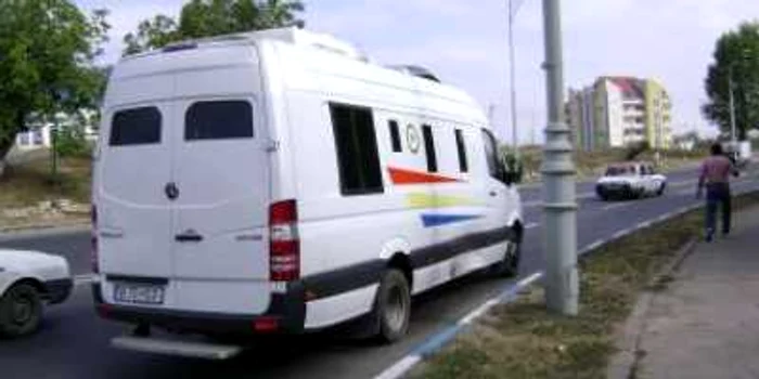 Turnu Severin: O dubă a Penitenciarului Severin a fost implicată într-un accident rutier