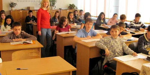 Dascălii spun că indemnizaţia de concediu trebuia acordată integral (arhivă)