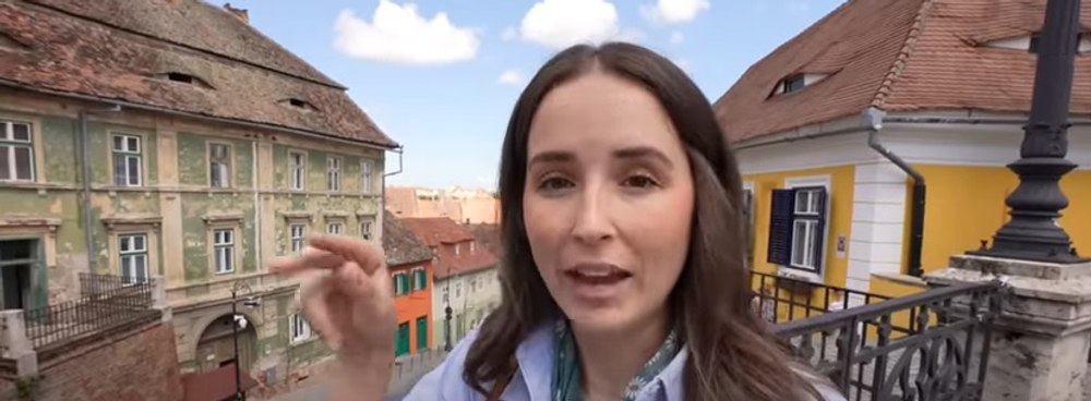 Reacția unei americance în Sibiu: „Ai senzația că ești urmărită. Sunt ochi care te privesc tot timpul” VIDEO
