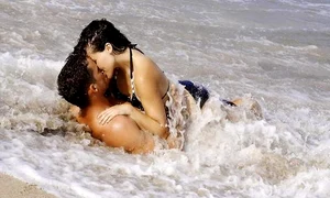 romantic beach kiss1 jpeg
