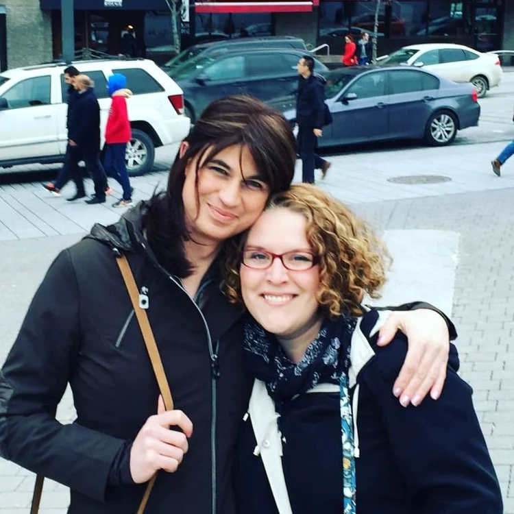 Zoe și Amanda urmează să sărbătorească 20 de ani de la căsătorie