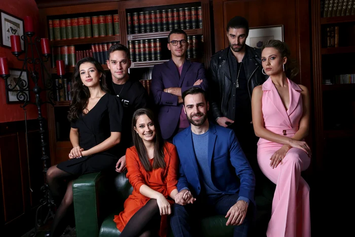 Denis, alături  de colegii  din serialul  „Sacrificiul”